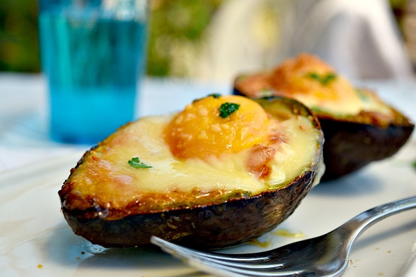 avocado al forno con uova avocado al forno con uova