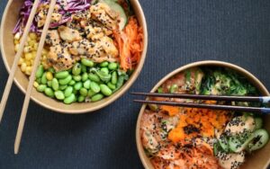 Keto Poke Bowl: ricetta per un pranzo leggero 11 Keto Poke Bowl ricetta